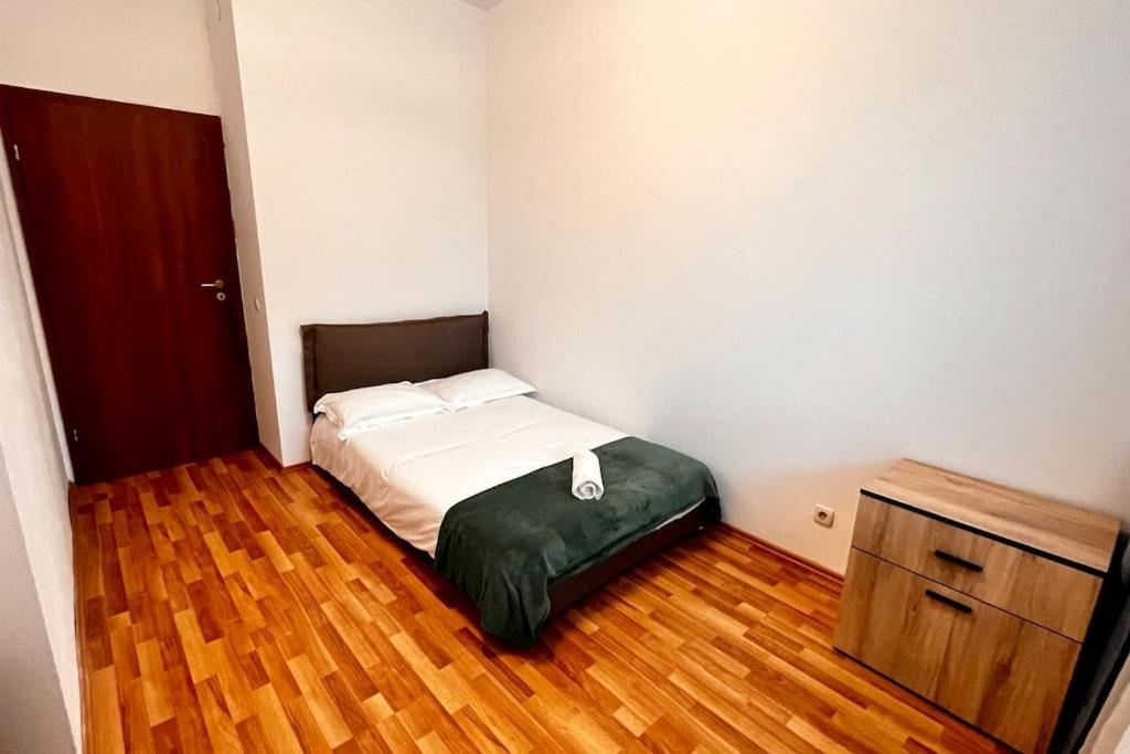 Otopeni Airport Apartment With Private Garden מראה חיצוני תמונה