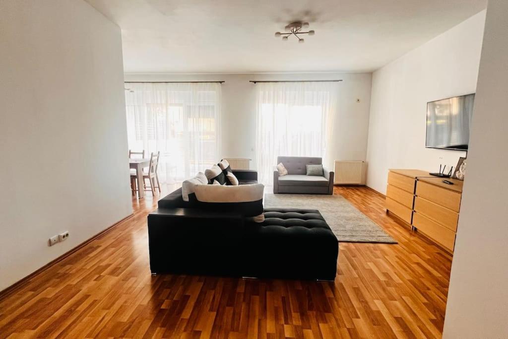 Otopeni Airport Apartment With Private Garden מראה חיצוני תמונה