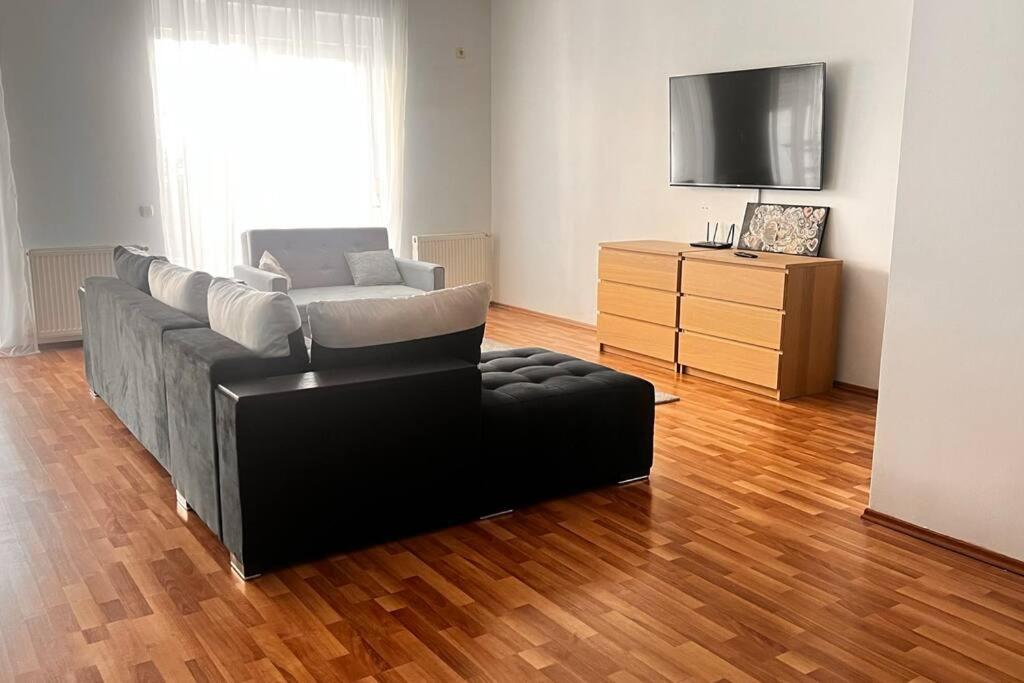 Otopeni Airport Apartment With Private Garden מראה חיצוני תמונה