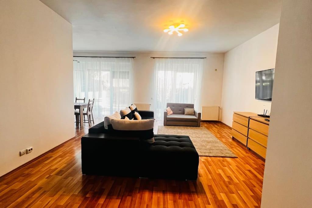 Otopeni Airport Apartment With Private Garden מראה חיצוני תמונה