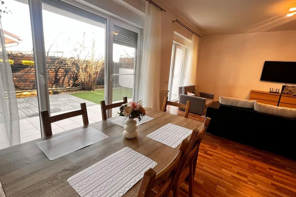 Otopeni Airport Apartment With Private Garden מראה חיצוני תמונה