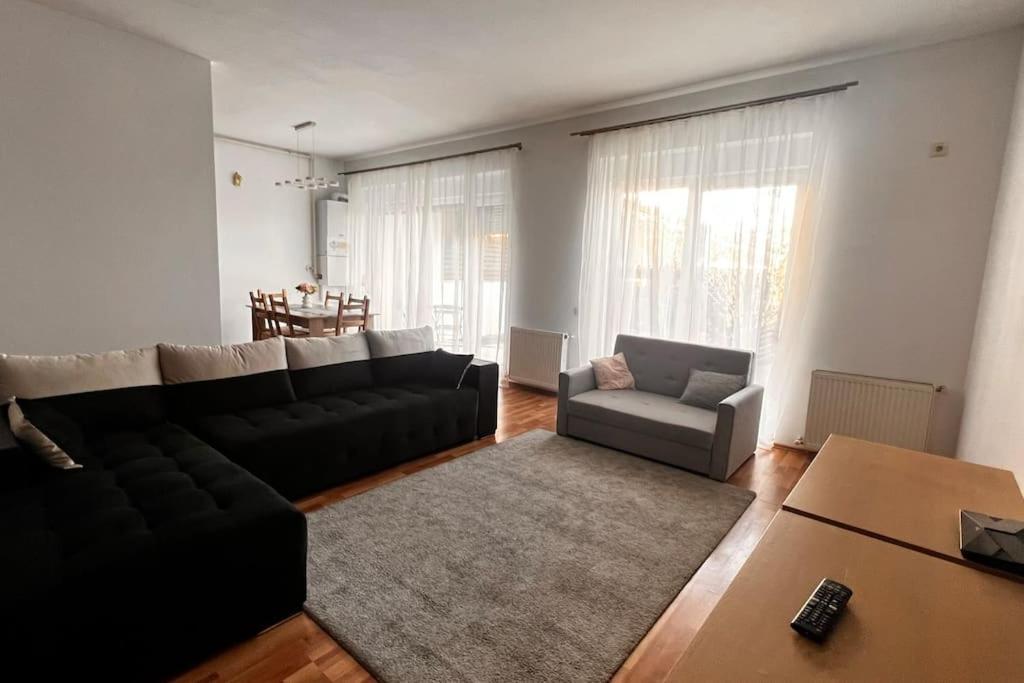 Otopeni Airport Apartment With Private Garden מראה חיצוני תמונה