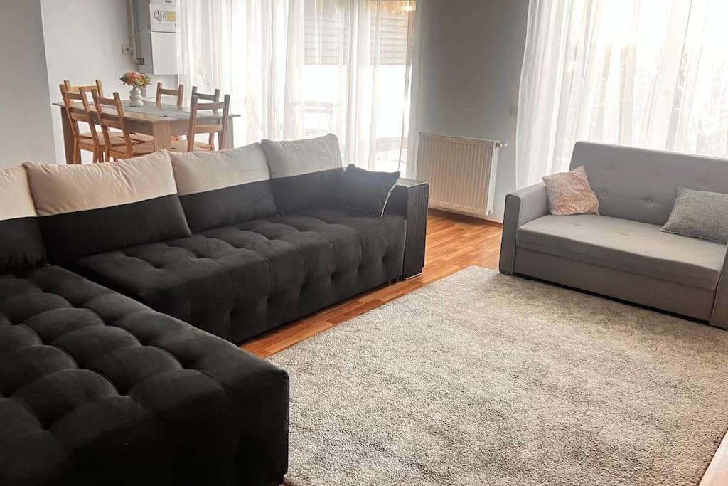 Otopeni Airport Apartment With Private Garden מראה חיצוני תמונה