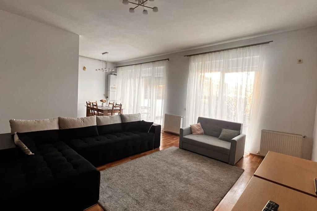 Otopeni Airport Apartment With Private Garden מראה חיצוני תמונה