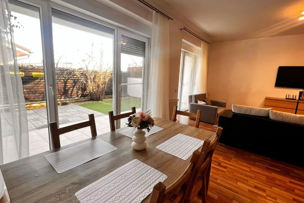 Otopeni Airport Apartment With Private Garden מראה חיצוני תמונה