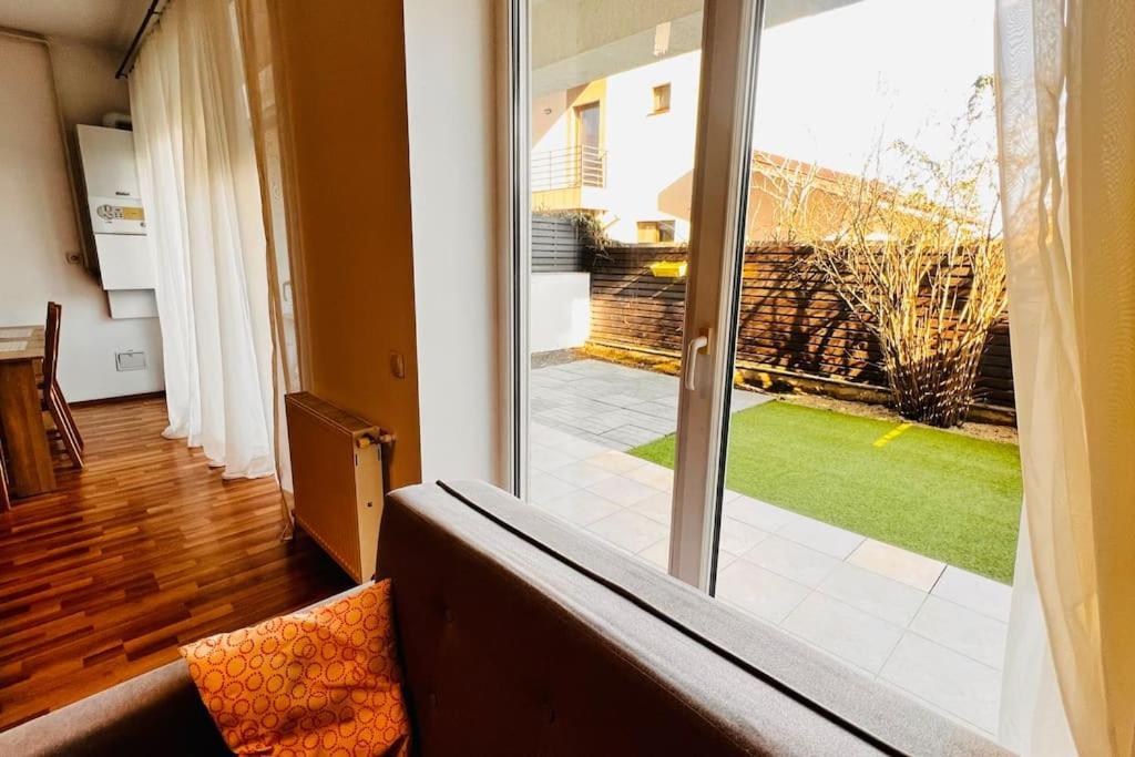 Otopeni Airport Apartment With Private Garden מראה חיצוני תמונה