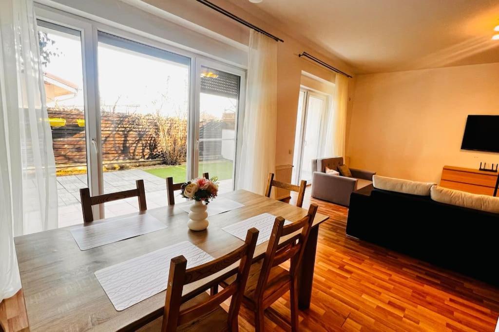 Otopeni Airport Apartment With Private Garden מראה חיצוני תמונה